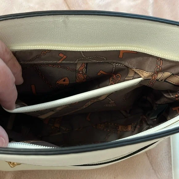 Crossbody purse white gold tone accents & feet long adjustable strap textured - Picture 14 of 16